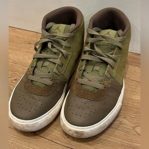 Green Nike Air Jordan Hugh Top Trainers Men’s 7.5